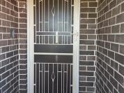 Colonial-grille-in-an-oversized-Door
